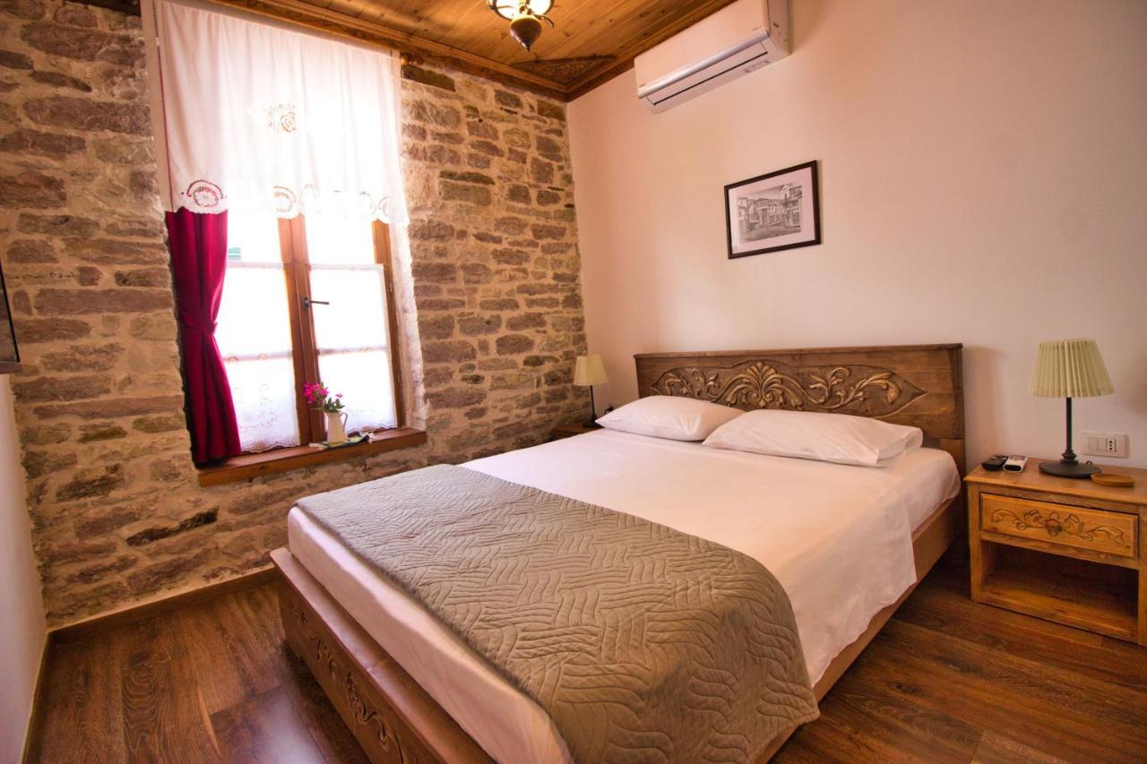 4 Since 1950 Pensión Gjirokastër